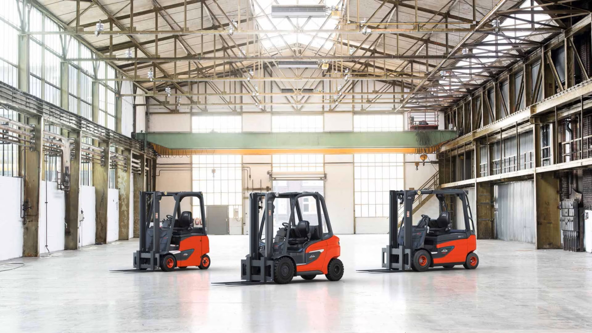 Вилочные погрузчики от Linde Material Handling — лучший выбор для внутрилогистики.