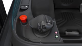 Многофункциональный рычаг от Linde Material Handling внутри погрузчика