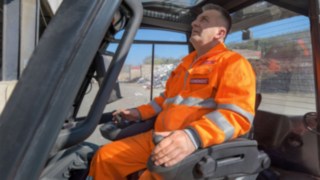 Полный контроль с джойстиком Linde Steer Control от Linde Material Handling.
