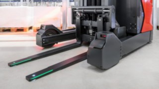 Зелёный свет на вилах погрузчика Linde Material Handling