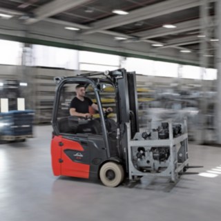 Модель E14 в работе.